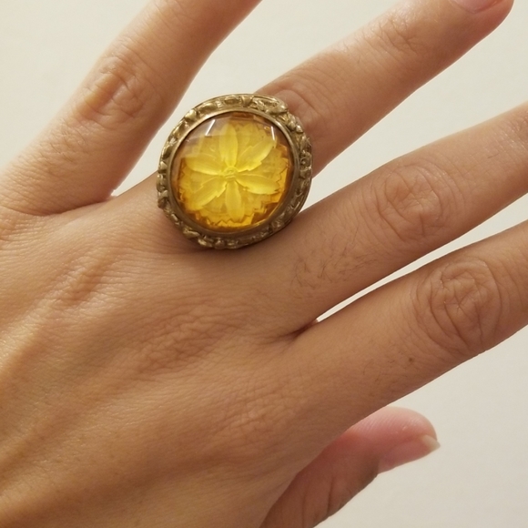 Stephen Dweck Jewelry - Stunning Stephen Dweck Floral Stoned Ring😍